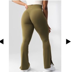 Balance Athletica / vitality cloud flare pant in willow green size small